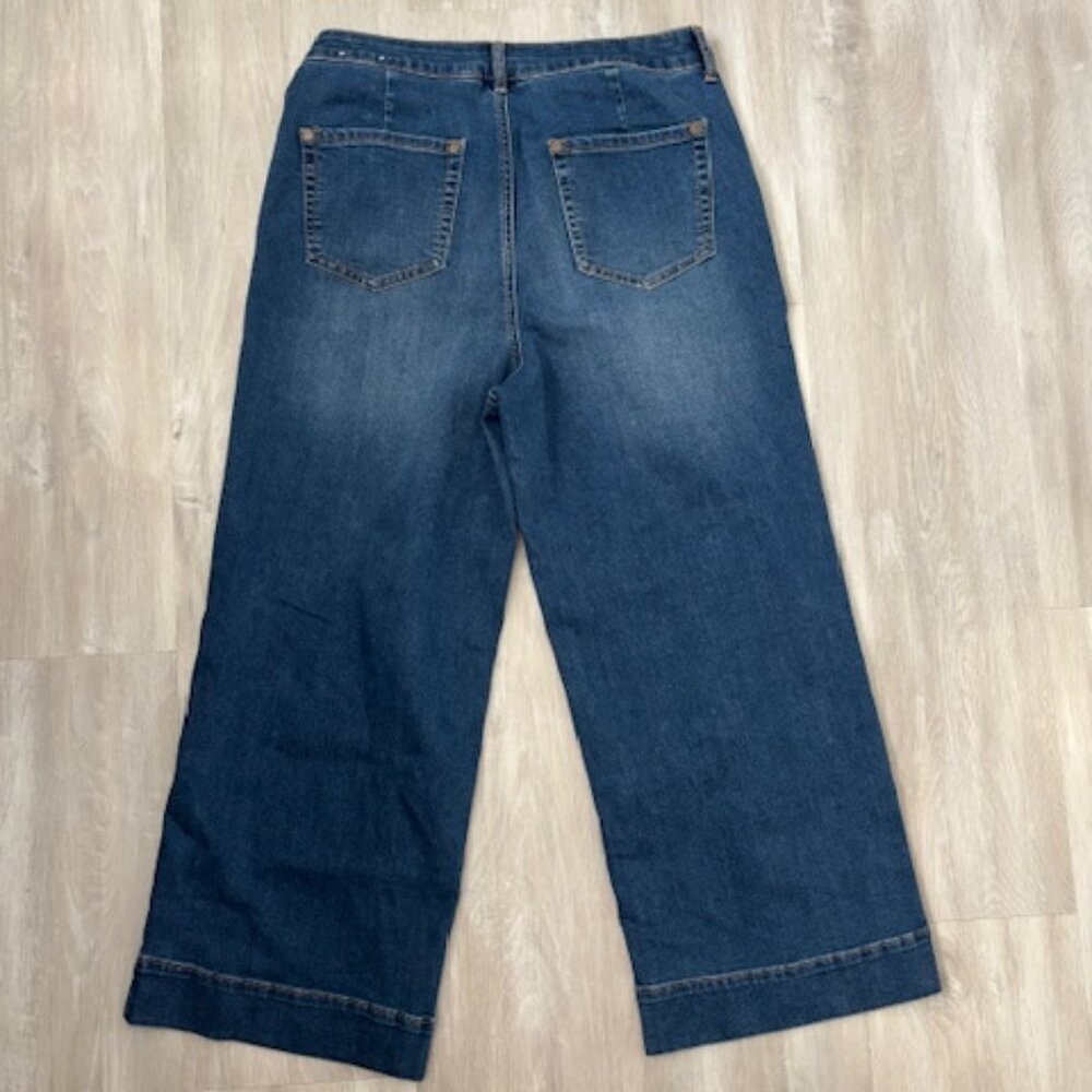 Christopher & Banks Denim Straight Leg Relaxed Fit Cropped Jean - size 6 - Picture 2 of 6